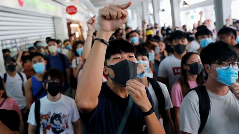 Manifestants lors d'une manifestation à la gare de Tung Chung à Hong Kong