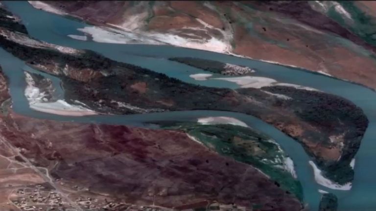 L'île Qanus, située dans le Tigre, avant l'attaque menée par les États-Unis. Photo: CJTF-OIR