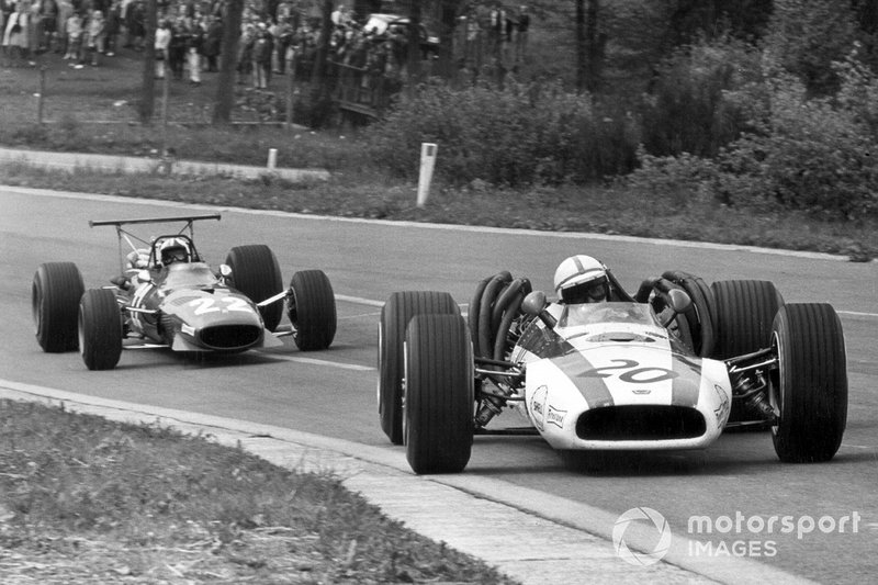 = 47: John Surtees, 17 ans