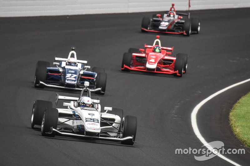 Oliver Askew, Andretti Autosport, se dirige vers la victoire du Freedom 100 au circuit Indianapolis Motor Speedway. 