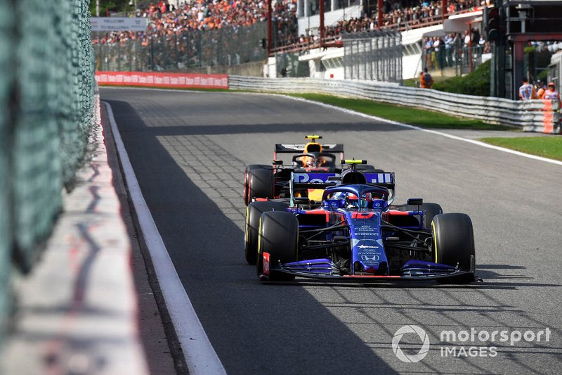 Pierre Gasly, Toro Rosso STR14, conduit Alex Albon, Red Bull RB15
