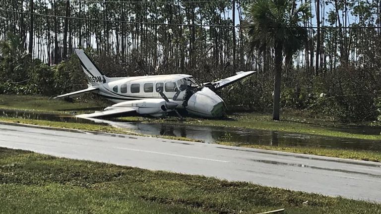 Un avion écrasé faisait partie des débris laissés par l'ouragan Dorian à l'aéroport international de Grand Bahama