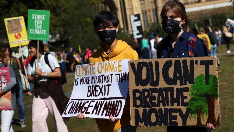 Des étudiants assistent à une démonstration sur le changement climatique à Londres