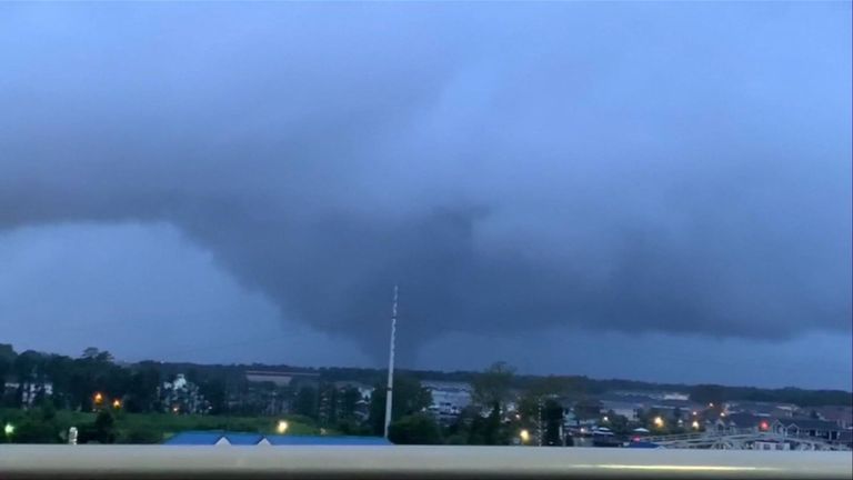 L’ouragan Dorian s’est abattu sur la côte de la Caroline du Sud alors que l’État se préparait à une tempête record,