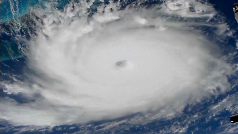 L'ouragan Dorian est vu depuis la Station spatiale internationale le 1er septembre 2019 dans une image fixe obtenue à partir d'une vidéo. NASA
