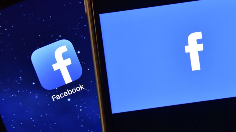 Londres, Angleterre - 03 août: Le logo de l'application Facebook est affiché sur un iPad à côté d'une photo du logo de Facebook sur un iPhone le 3 août 2016 à Londres, en Angleterre. (Photo de Carl Court / Getty Images)
