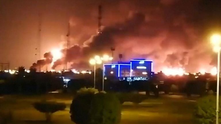 Des attaques de drones ont visé une importante installation de traitement Saudi Aramco et un champ pétrolifère dans l’est du royaume