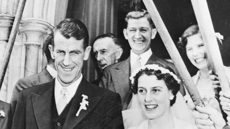 George Lowe (à l'arrière) a aidé Edmund Hillary (à l'avant gauche) dans son expédition sur l'Everest