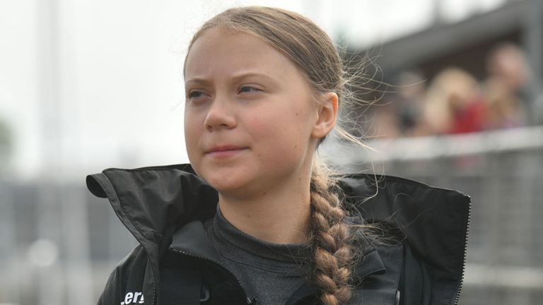 Greta Thunberg, activiste pour le climat, s'adresse aux médias 