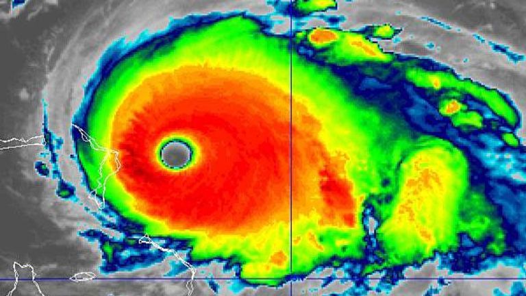 L’ouragan Dorian pourrait faire souffler des vents jusqu’à 160 mph dans les Bahamas, beaucoup s’étant mis à l’abri. Pic: Centre national des ouragans