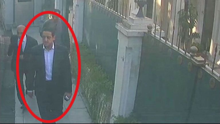 Images d'une caméra de surveillance montrant un homme, précédemment vu avec l'entourage du prince héritier saoudien Mohammed bin Salman, devant la résidence du consul général d'Arabie saoudite à Istanbul