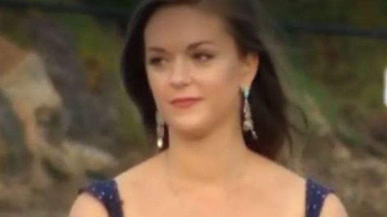 Jenna Evans voulait protéger sa bague de fiançailles