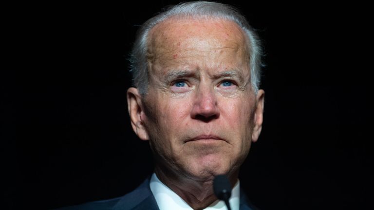 L'ancien vice-président américain Joe Biden fait face à des accusations de comportement inapproprié envers les femmes