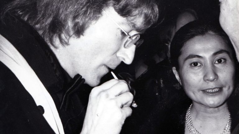 L'ancienne épouse de John Lennon s'appelle Yoko Ono en anglais, mais ono Yoko serait dans la lignée de la tradition