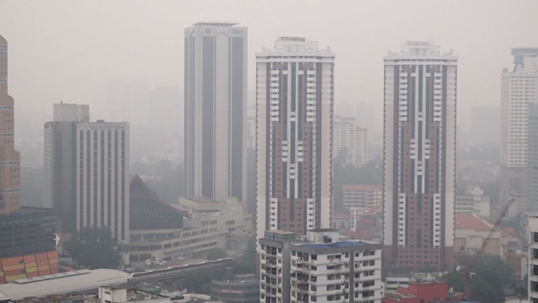 Images des toits de la ville de Kuala Lumpur. la pollution
