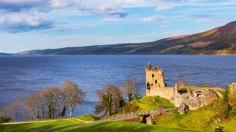 Le château d'Urquhart au Loch Ness, longtemps censé abriter un monstre