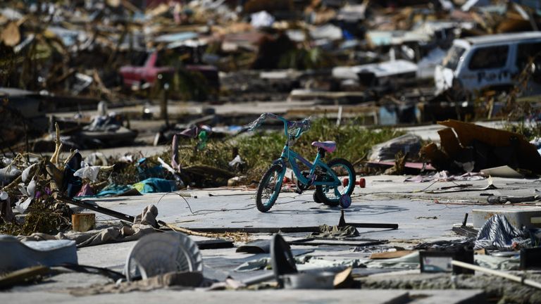Des biens personnels jonchent le sol à Marsh Harbour, à Great Abaco, le 7 septembre 2019.