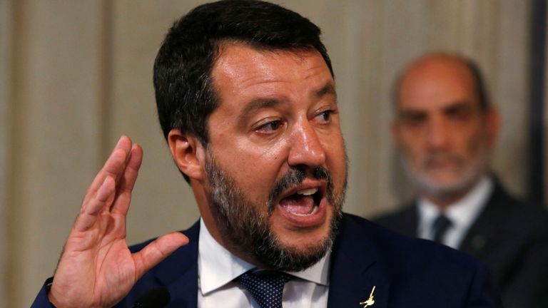 Le leader de la ligue Matteo Salvini s'adresse aux médias mercredi à Rome, en Italie