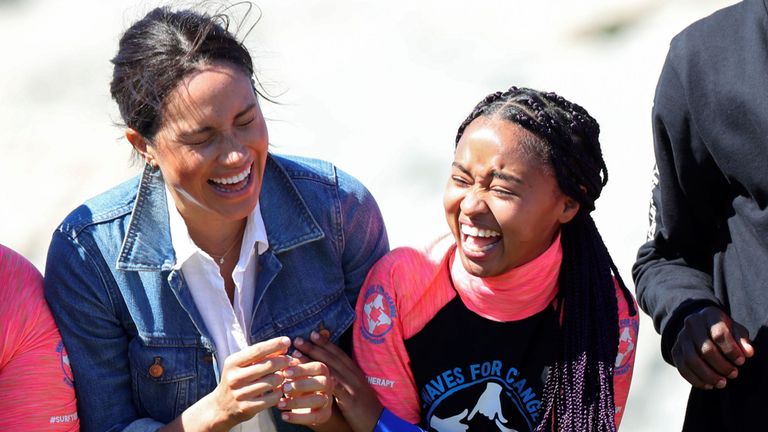 La duchesse de Sussex rencontre des membres de l'ONG Waves for Change