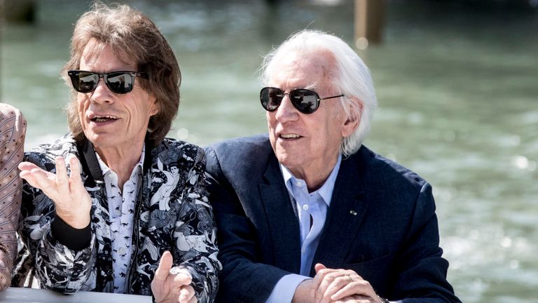Mick Jagger et Donald Sutherland sont vus arriver au 76ème festival du film de Venise le 07 septembre 2019 à Venise, Italie