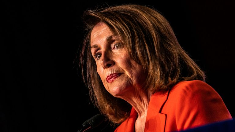 La Présidente de la Chambre des représentants, Nancy Pelosi, prend la parole lors de la conférence législative de 2019 à Washington, organisée par les Syndicats des métiers de la construction en Amérique du Nord.