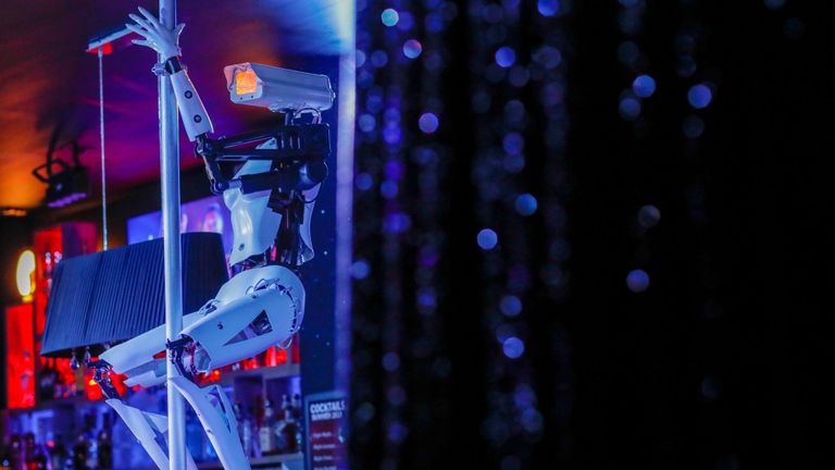 Les robots sont montés avec des caméras de vidéosurveillance