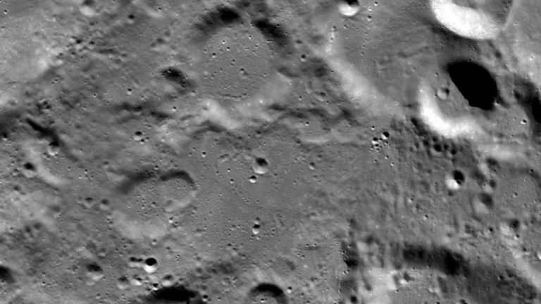 La NASA a publié des images du site d'atterrissage de la lune Vikram en Inde, mais n'a pas été en mesure de le localiser. Photo: NASA / Goddard / Arizona State University
