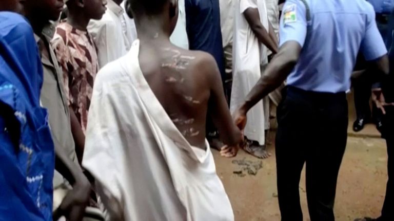 Des personnes sauvées d'un immeuble au Nigeria