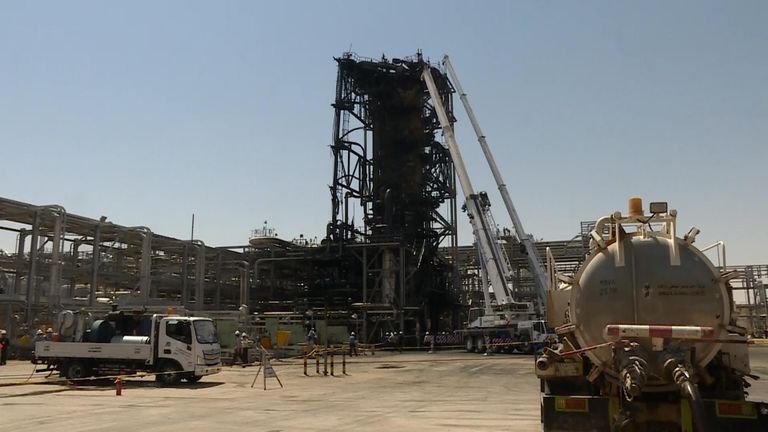 Visiter l'usine pétrolière saoudienne bombardée 