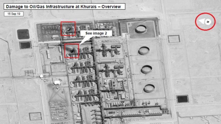 Une image satellite montrant l'usine de Khurais et la zone de dégâts dans le carré rouge en haut