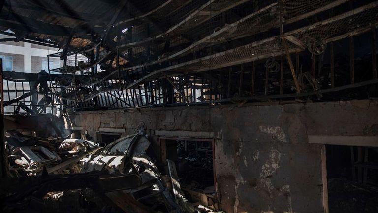 Un magasin partiellement détruit dans la banlieue de Malvern