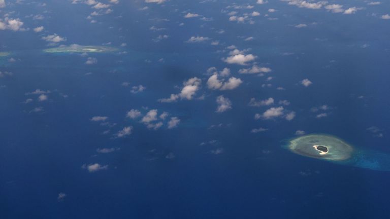 Une vue aérienne des îles controversées de Spratly dans la mer de Chine méridionale