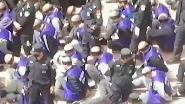 La vidéo a été postée anonymement sur Twitter et YouTube