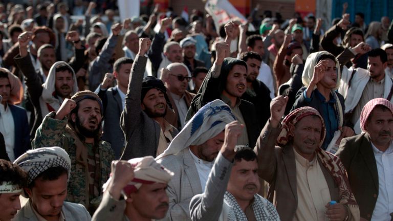 Des partisans houthis se sont réunis pour célébrer le cinquième anniversaire de leur capture de Sanaa