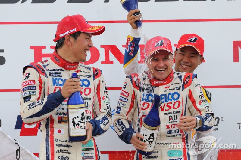 Podium: Première place n ° 39 SARD Lexus LC500: Heikki Kovalainen, Yuichi Nakayama