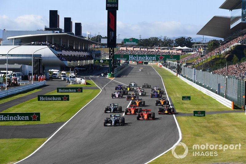 Valtteri Bottas, Mercedes AMG W10, en tête au départ