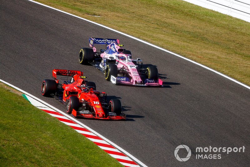 Charles Leclerc, Ferrari SF90, passe Lance Stroll, Racing Point RP19