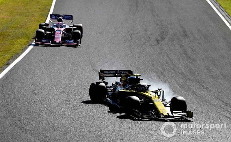 Nico Hulkenberg, Renault F1 Team R.S. 19 ans, mène Sergio Perez, Racing Point RP19