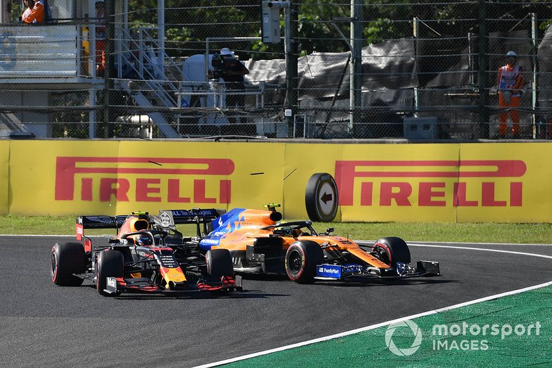 Alex Albon, Red Bull RB15, passe Lando Norris, McLaren MCL34