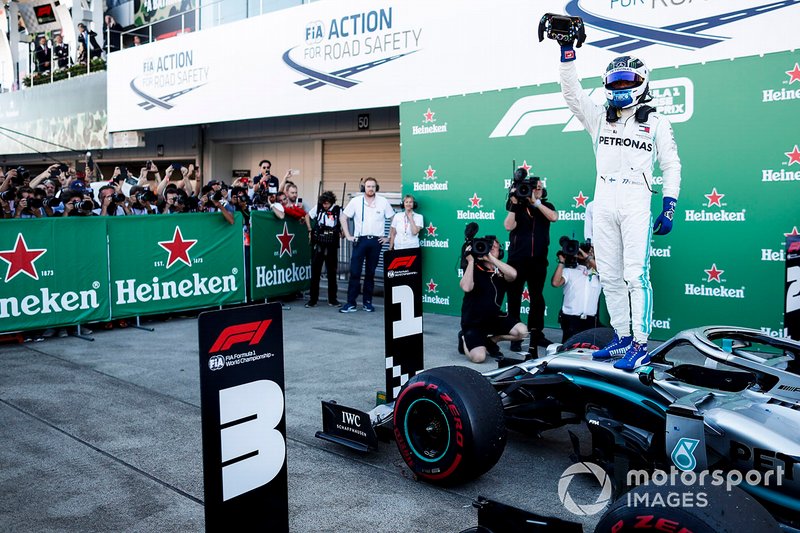 Le Mercedes AMG F1, vainqueur de la course, Valtteri Bottas, se rend au Parc Fermé 