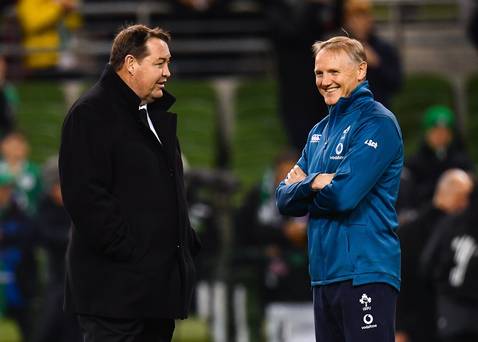 Joe étudie beaucoup. Cela peut être une force et une faiblesse. Je pourrais peut-être le préparer »- Steve Hansen