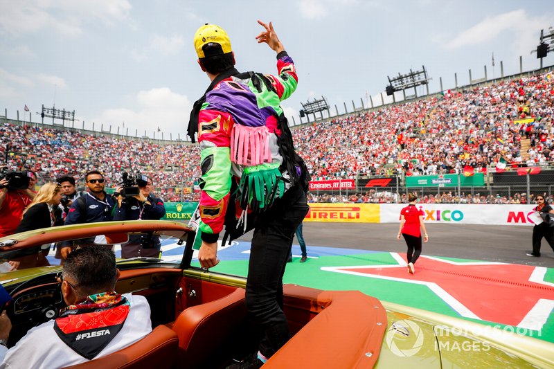 Daniel Ricciardo, Renault F1 Team, dans la parade des pilotes