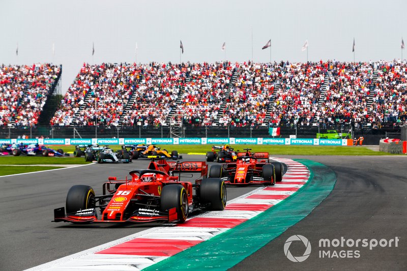 Charles Leclerc, Ferrari SF90 en tête Sebastian Vettel, Ferrari SF90 en début de course