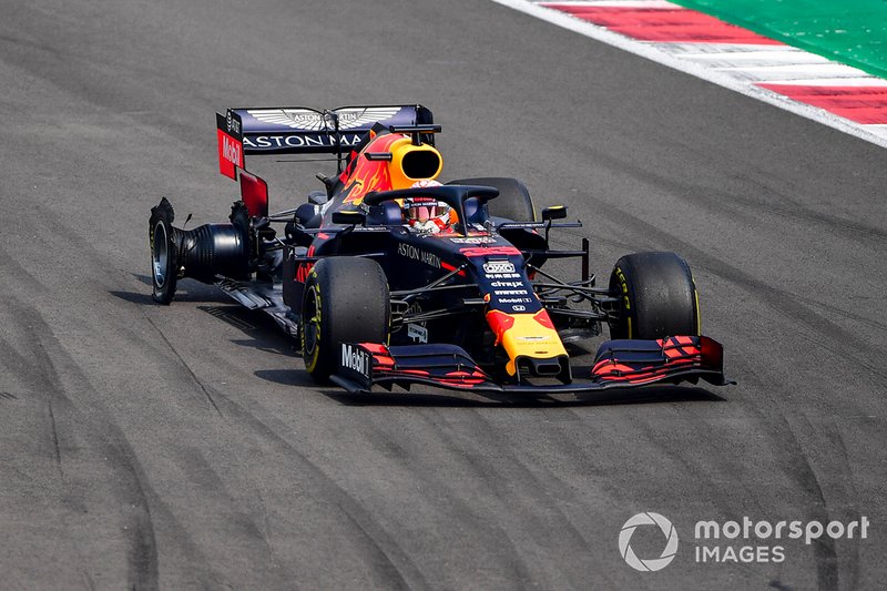 Max Verstappen, Red Bull Racing RB15 avec une crevaison