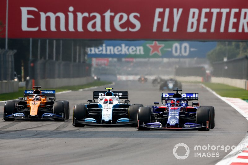 Carlos Sainz Jr., McLaren MCL34, Robert Kubica, Williams FW42 et Daniil Kvyat, Toro Rosso STR14 