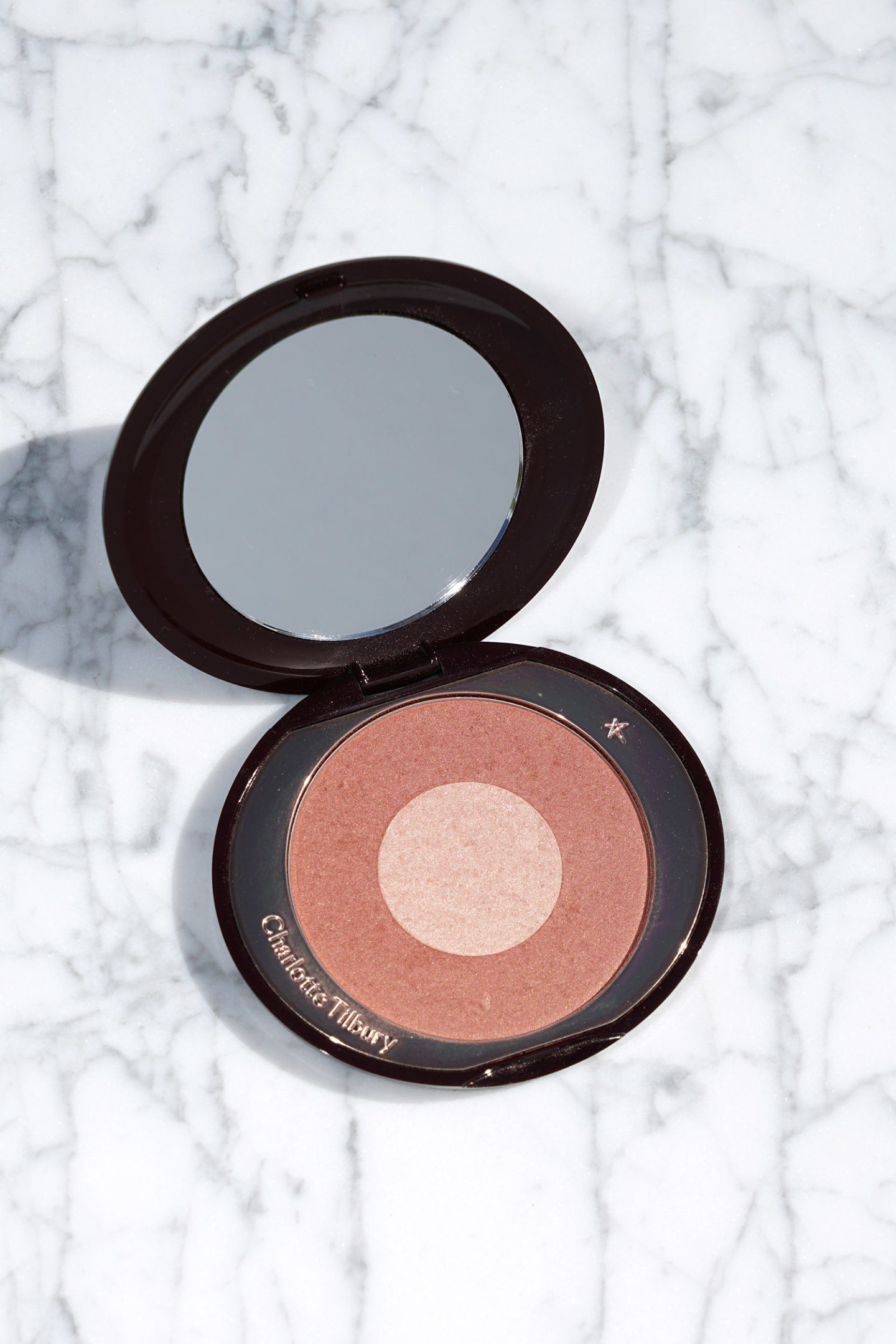Charlotte Tilbury entre Cheek et Chic dans Pillow Talk