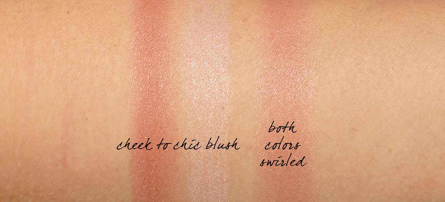 Charlotte Tilbury Cheek to Chic dans Pillow Talk swatch