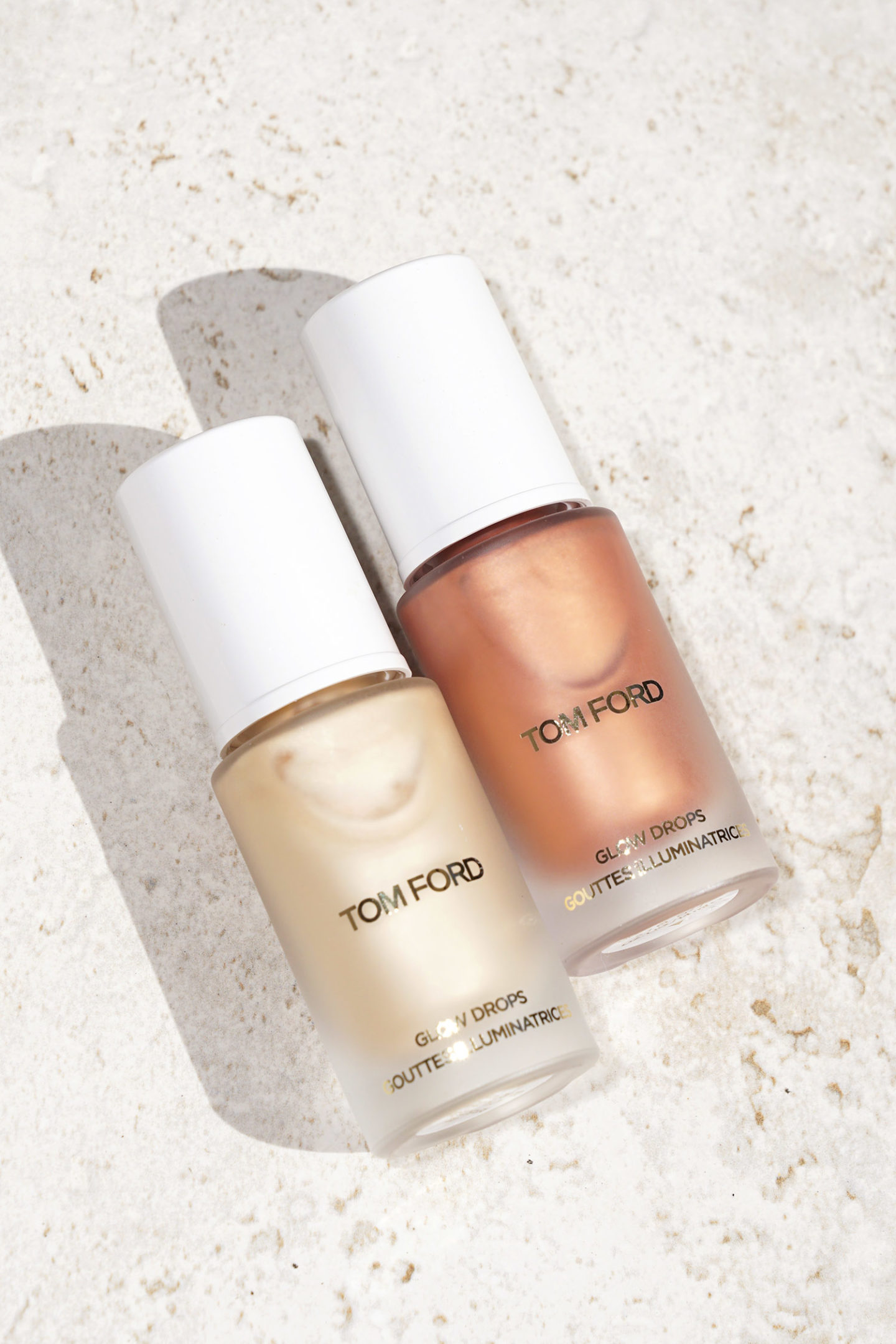 Tom Ford Glow Drops reflète une rose dorée et glaciale
