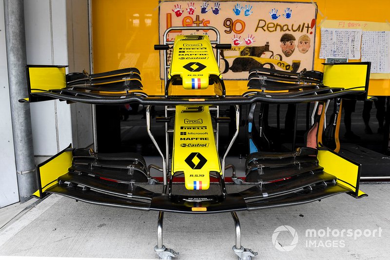 Renault R.S. 19 ailes avant - nouvelles (ci-dessus) et anciennes (ci-dessous)