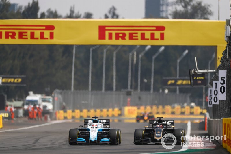 George Russell, Williams Racing FW42, aux prises avec Romain Grosjean, Haas VF-19